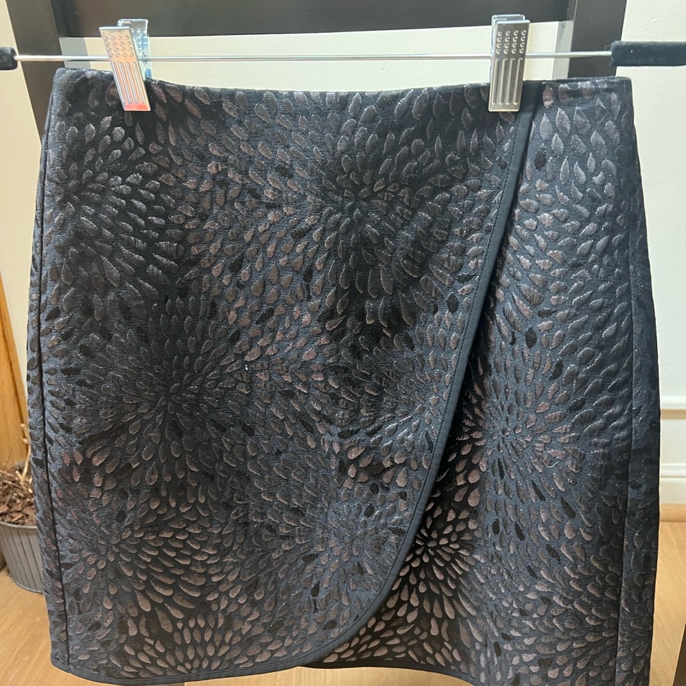 Loft shiny black skirt. Size 00P. Petite.